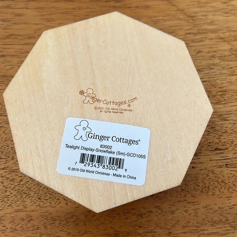 Ginger Cottages Tealight Display - Snowflake. Wooden New in box